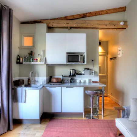 Atelier, dernier étage bail mobilité Centre paris * Parigi